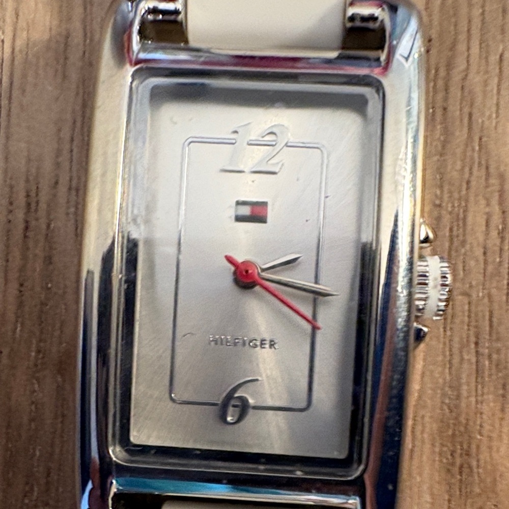Tommy Hilfiger White Strap double raped Watch with Silver Accents - Picture 4 of 9